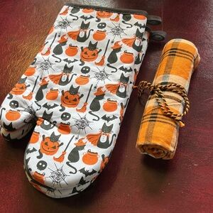 Cutest Cats + Pumpkins Halloween Oven Mitts NEW With Tags Set of 3 Hand Towel